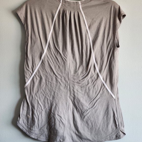 Lululemon Track Tee sz 8 - Picture 2 of 4